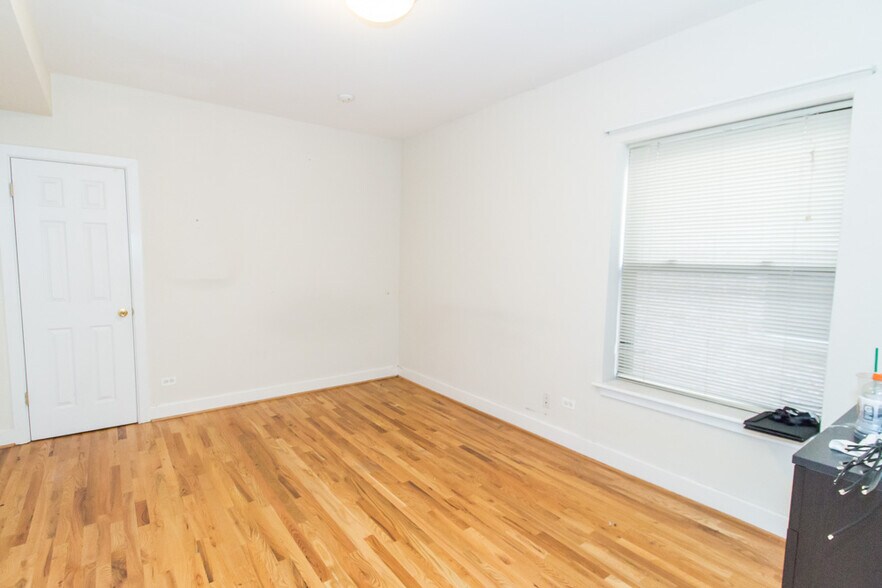 Building Photo - 927 W Sunnyside Ave