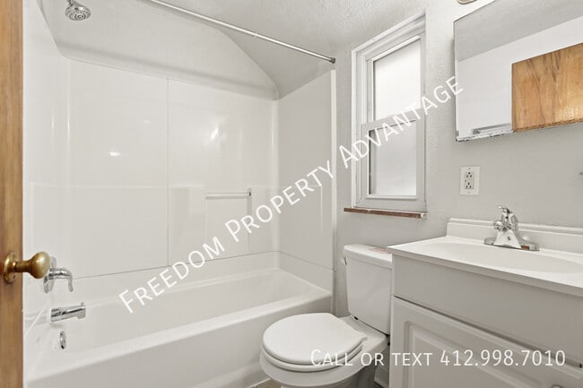 Building Photo - 2238 Lutz St