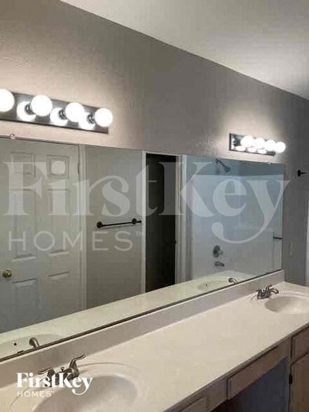 Building Photo - 7618 W Ironwood Dr