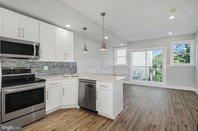 Building Photo - 1904 E York St