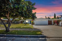 Building Photo - Entertainer's Dream in Costa Mesa-3/3 SFR