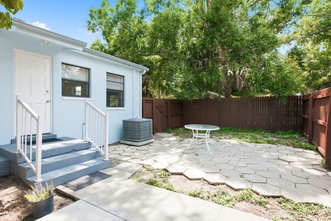 Building Photo - 517 41st Ave S