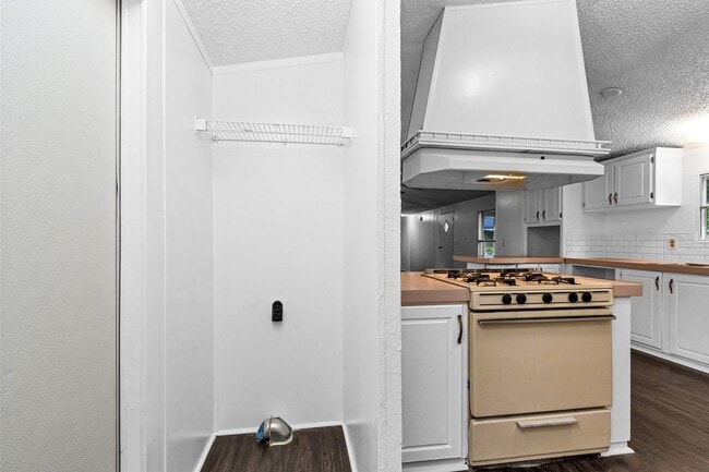 Building Photo - 19339 Forest Ln Cir