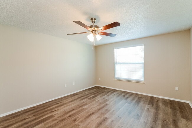 Building Photo - 5576 Garden Grove Cir