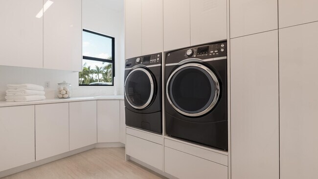 Building Photo - 17400 Rosella Rd