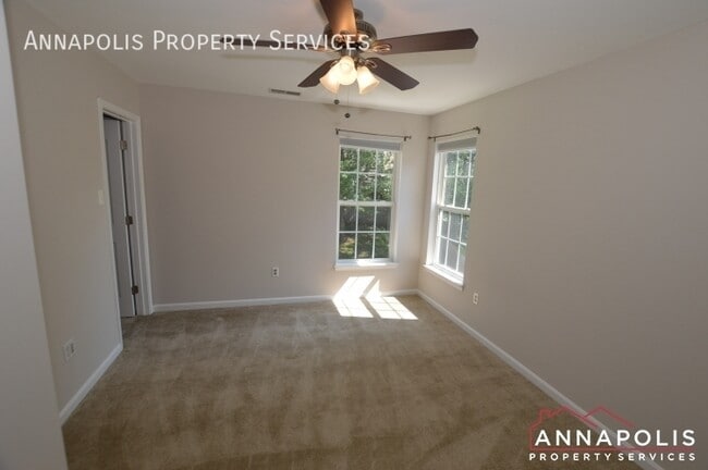 Building Photo - 122 Farmbrook Ln