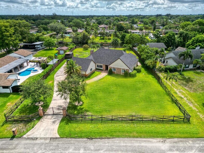 Building Photo - 4920 SW 170th Ave