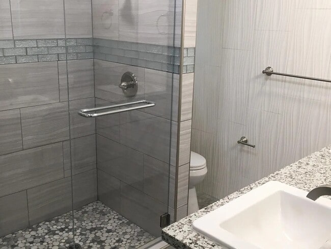 Building Photo - 1222 Palamos Ave