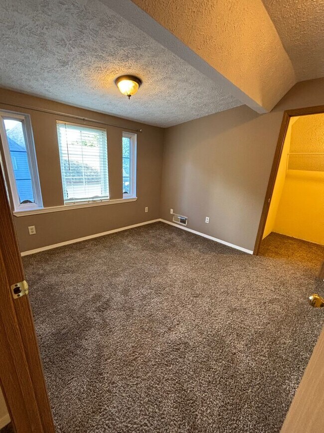 Building Photo - Gorgeous 3 Bed 2 Bath Home Available NOW!!!