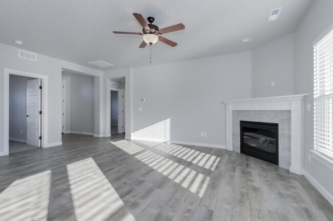 Building Photo - Newer Construction with High End Finishes _ Large 3 Car Garage!!