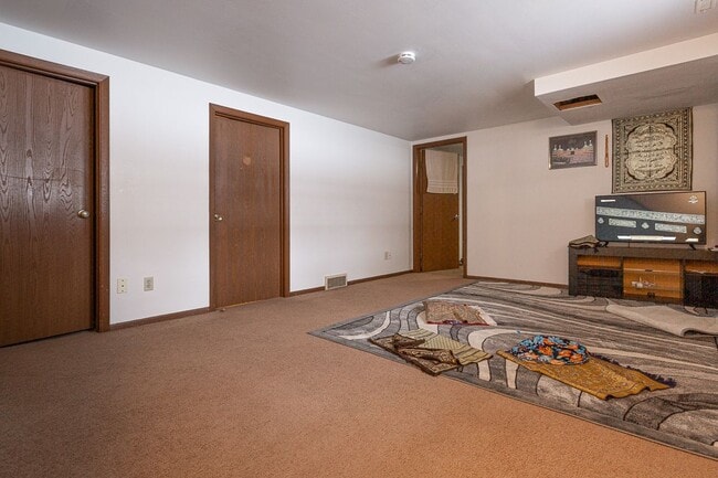 Building Photo - 1305 S Thompson Dr