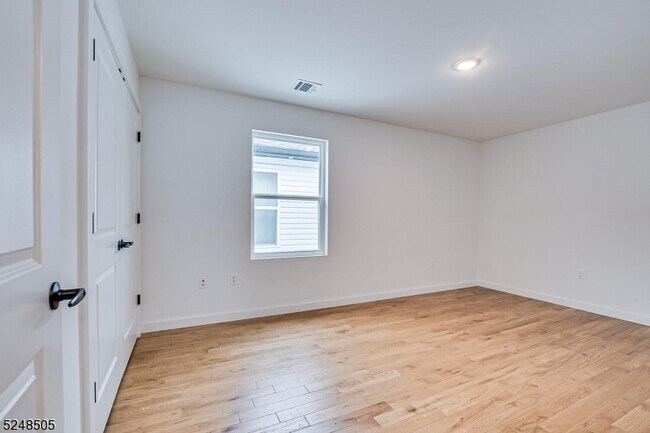 Building Photo - 708 Seaport Dr.