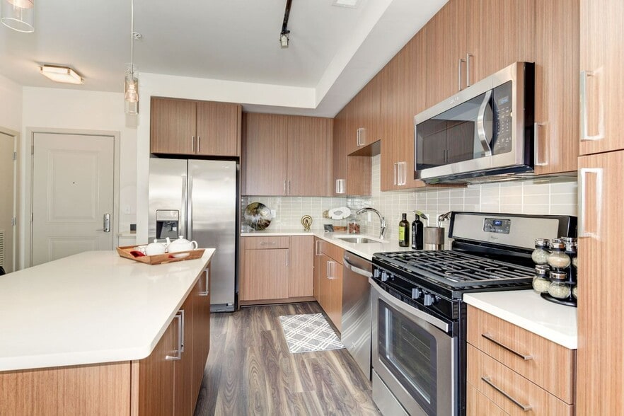 Building Photo - TENm.flats