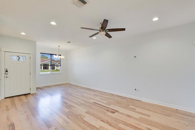 Building Photo - 1305 Casey St