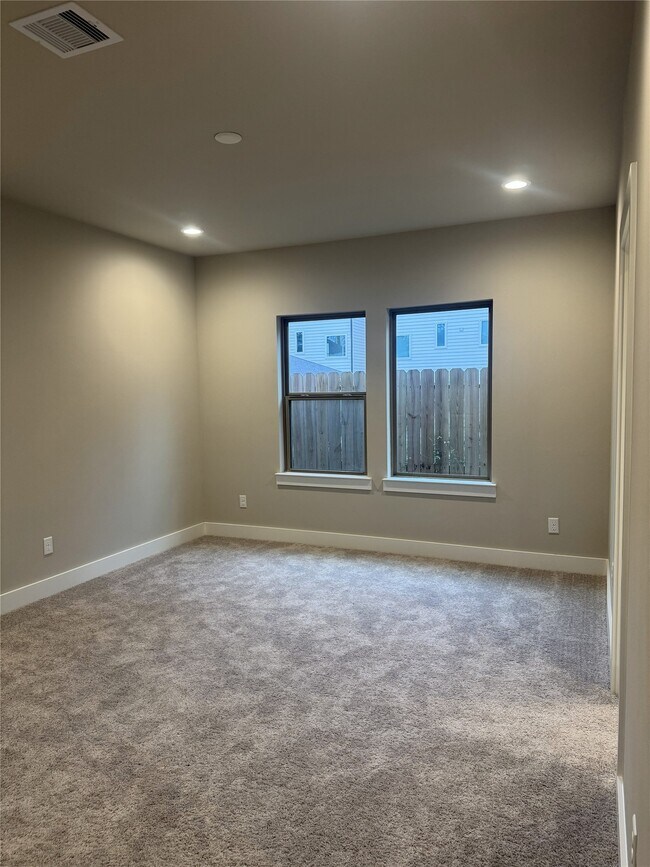 Building Photo - 540 Janisch Rd