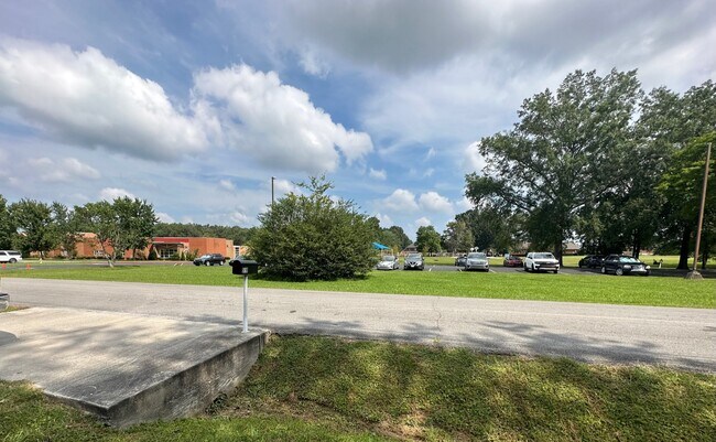 Building Photo - 510 Layne St