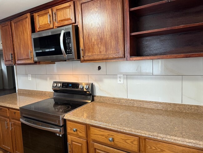 Building Photo - 7038 Hillside Rd