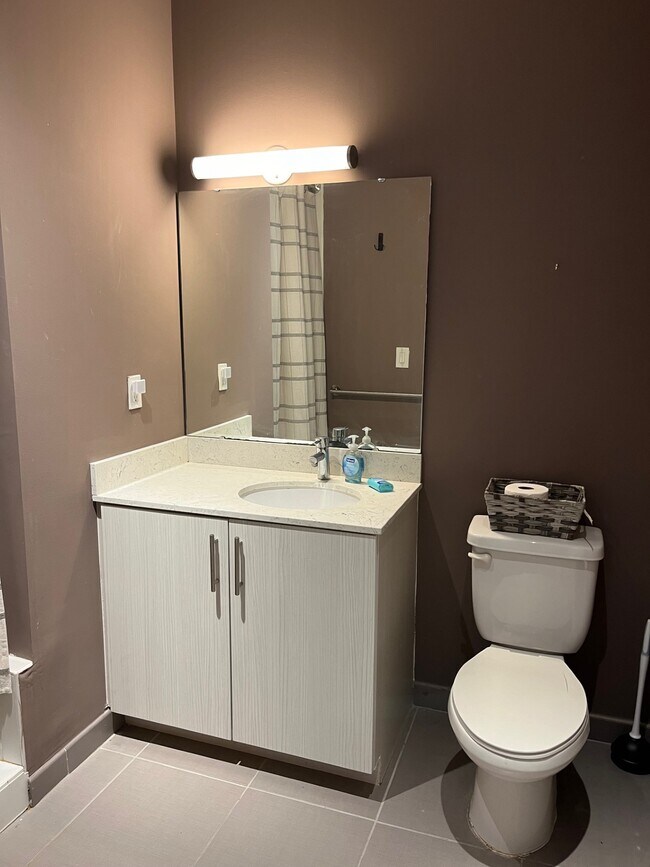 Building Photo - 1426 Main St