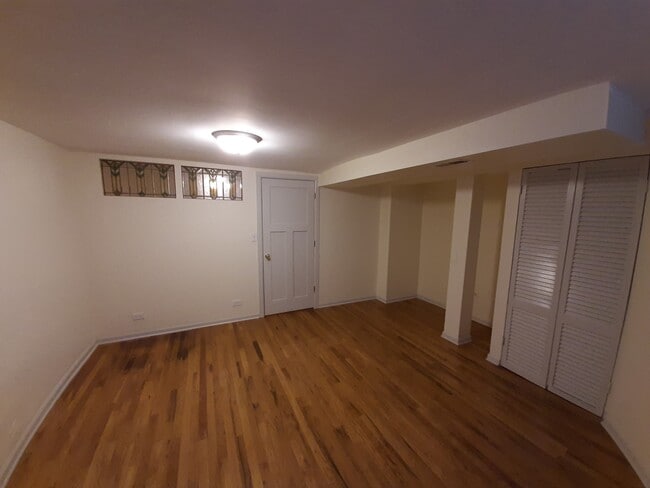 Building Photo - 5118 N Kenmore Ave