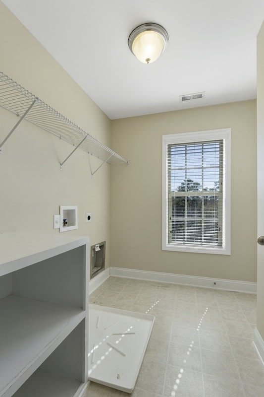 Building Photo - 223 Samuel Nicholas Dr