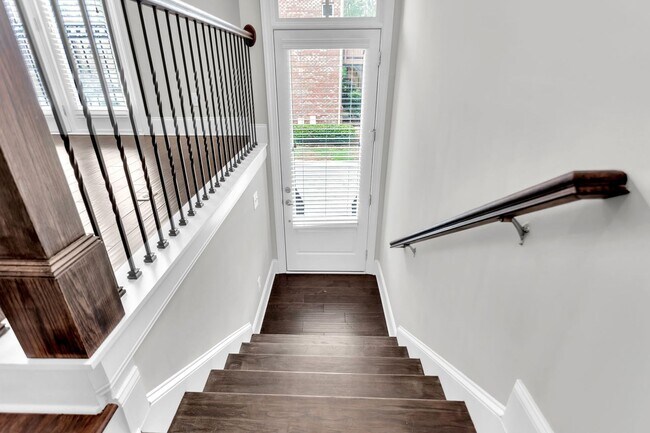 Building Photo - Stunning Executive Townhome in Gated Brook...