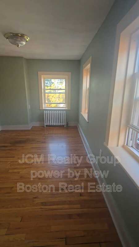 Building Photo - 86 Main St