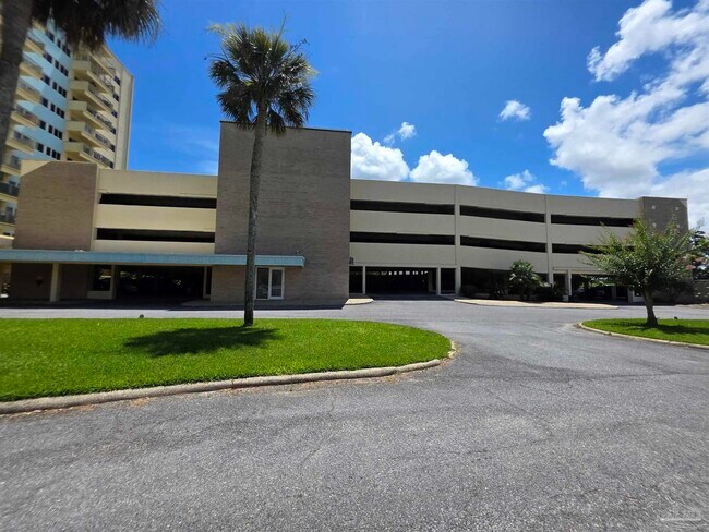 Building Photo - 825 Bayshore Dr