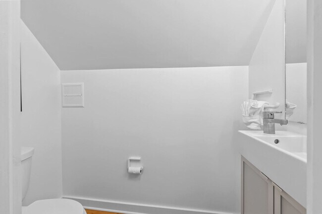 Building Photo - 17 Old Mission Ave