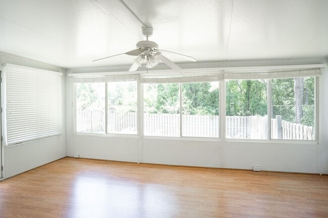 Building Photo - 537 Cedar Rock Dr