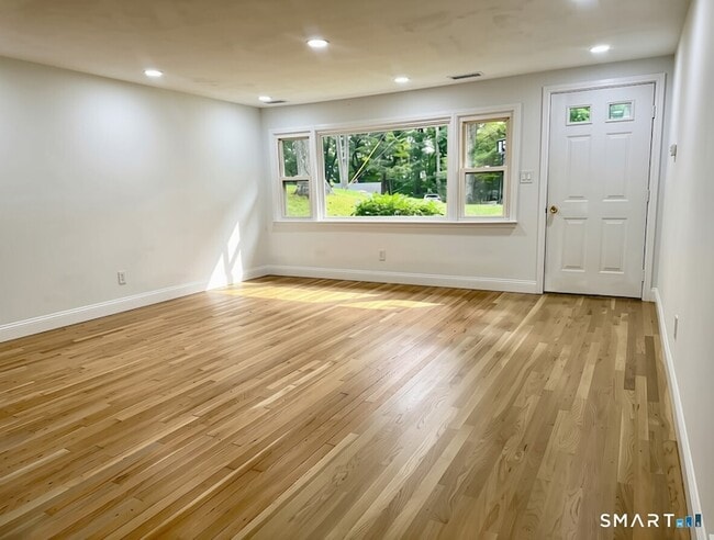 Building Photo - 51 Birchwood Rd