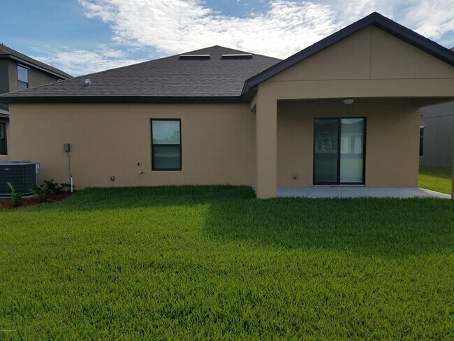 Building Photo - 1536 Fuji Dr