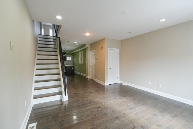 Building Photo - Super property 3 beds finished basement large yard