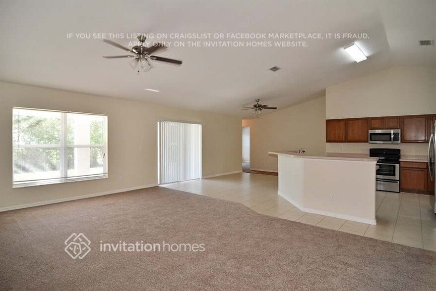 Building Photo - 2090 SW Capeador St