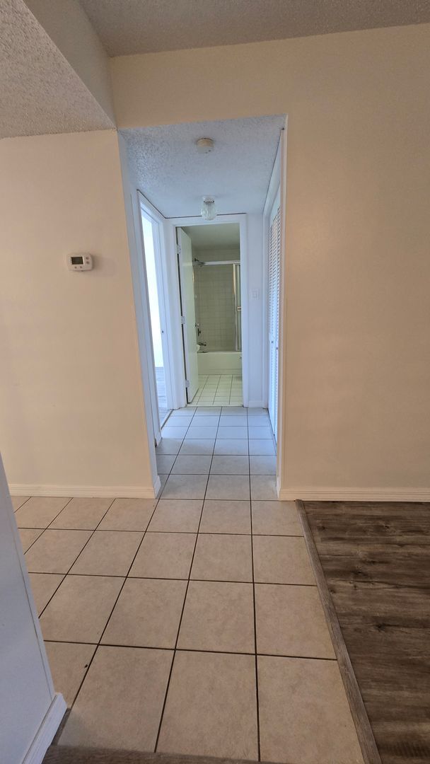 Building Photo - Nice 2/2 in the Gated East Lake Woodlands community