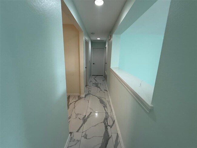 Building Photo - 6600 Glebe Path