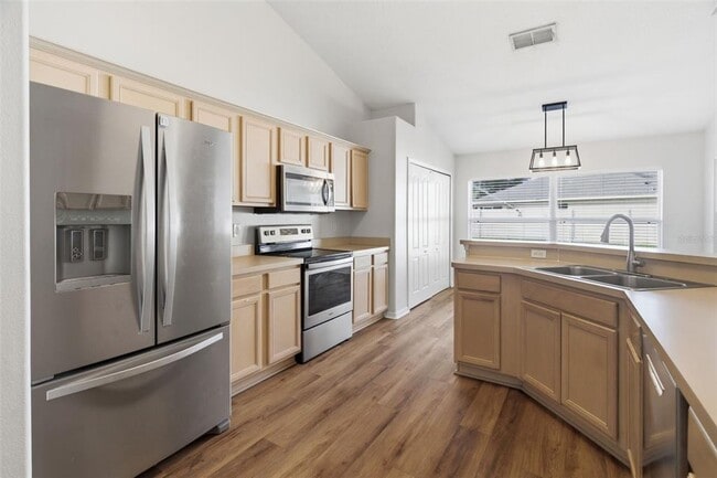 Building Photo - 896 Princeton Dr