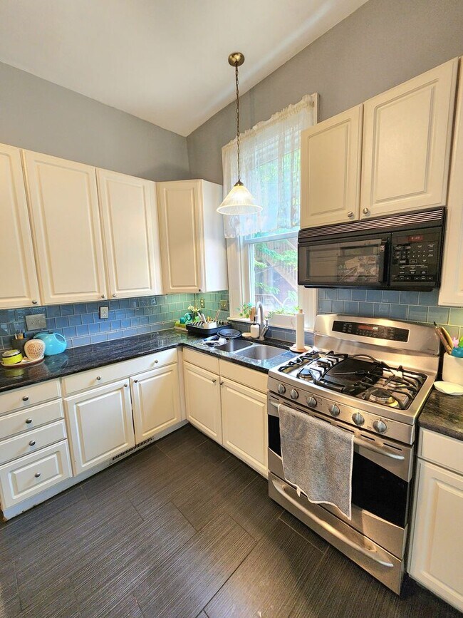 Building Photo - Elegant, spacious, modern Victorian in the...