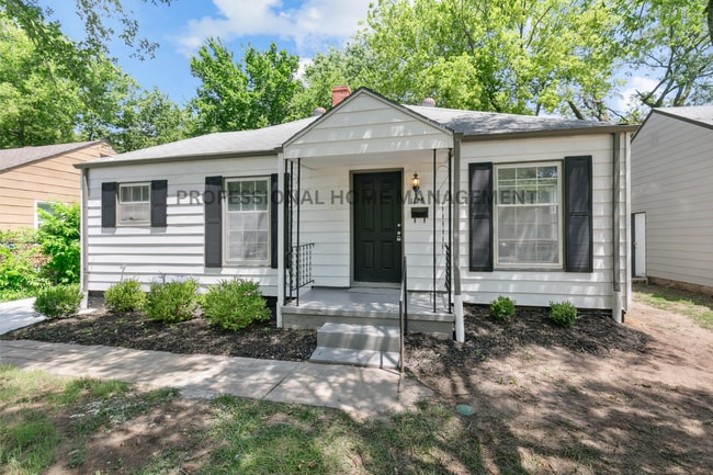 Building Photo - Updated 3 bed / 2 bath house With Exceptio...