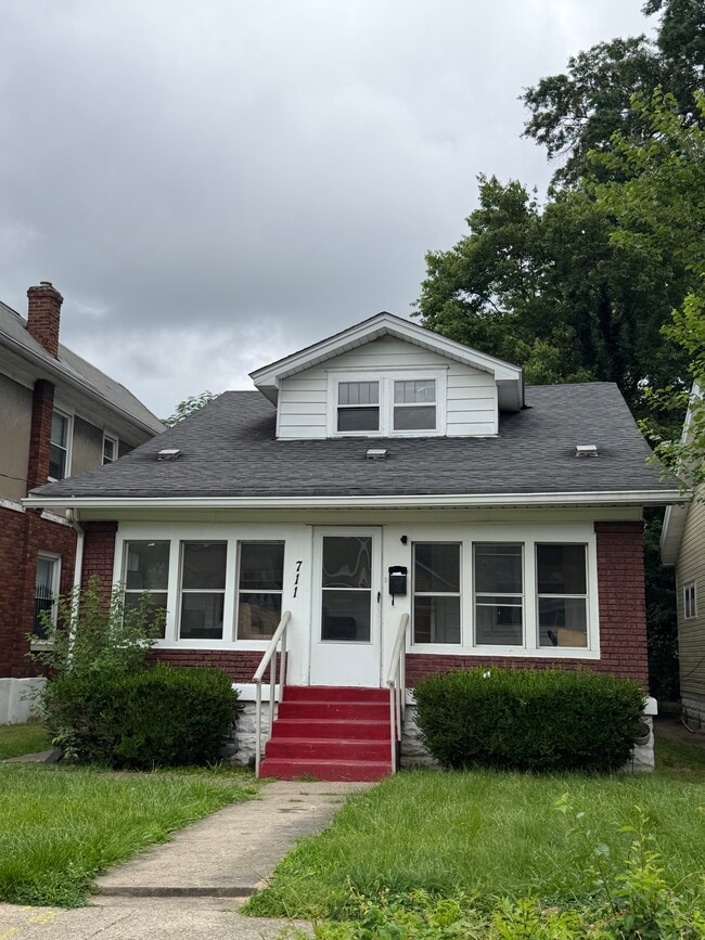 Building Photo - 1711 W Hill St