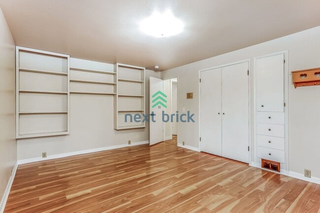 Building Photo - Stunning cul-de-sac residence near Odle Middle School and Bellevue Aquatic Center!