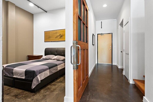 Building Photo - 1601 E Cesar Chavez St