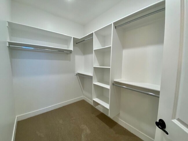 Building Photo - 2473 350 N