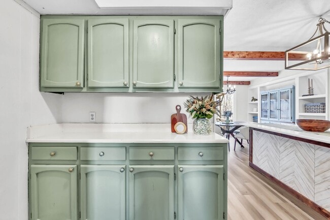 Building Photo - 398 Frontier Ln