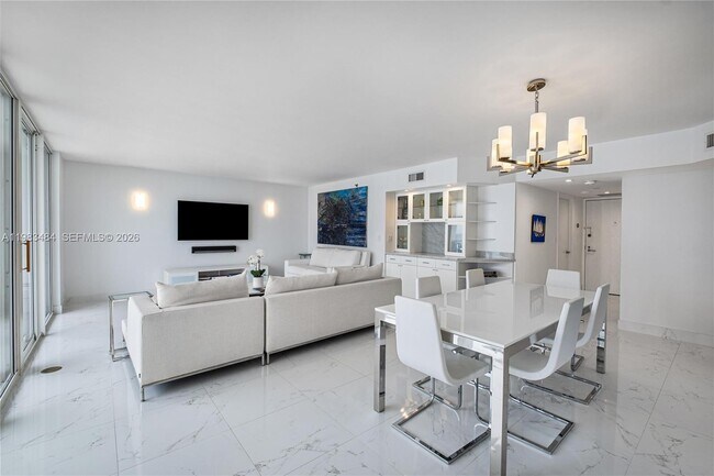 Building Photo - 16425 Collins Ave