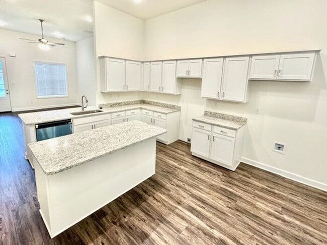 Building Photo - Now Leasing a 5-Bedroom 3 Bath Home in Horn Lake, MS.