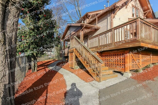 Building Photo - 3232 N Michigan Ave