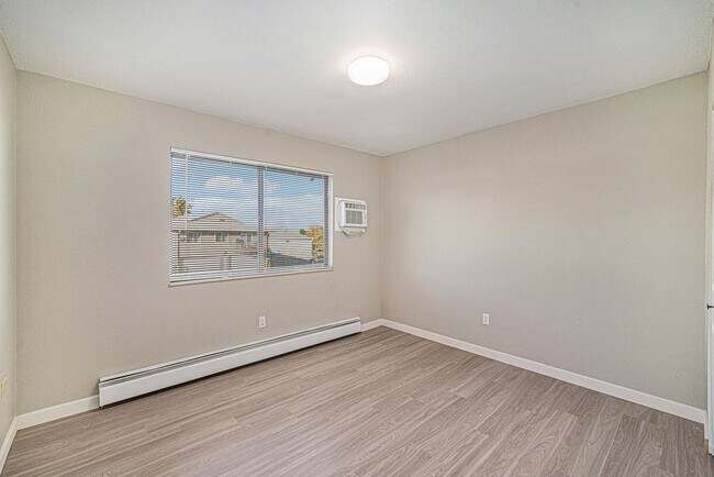 Building Photo - Updated 2 Bed 1 Bath Townhome in HAMPDEN V...