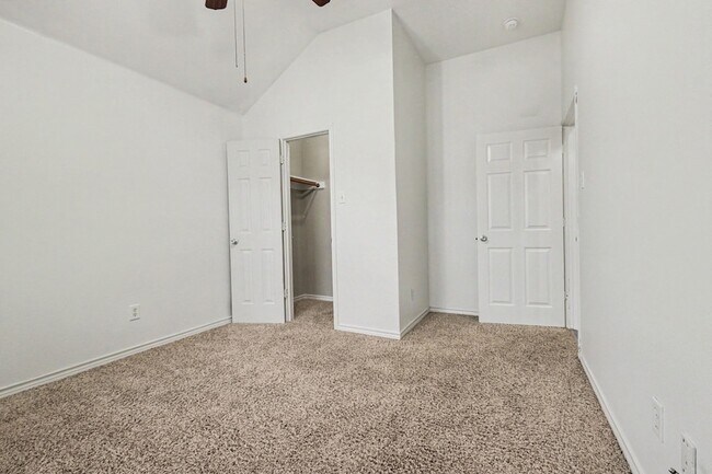 Building Photo - 1707 Briarhollow Dr