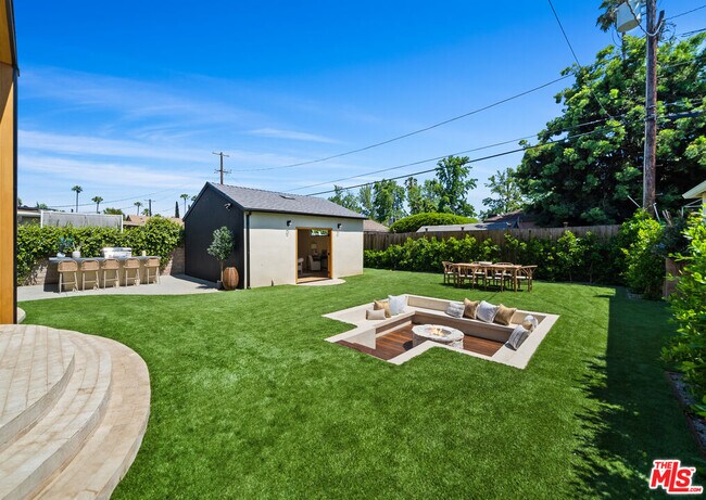 Building Photo - 14742 Weddington St