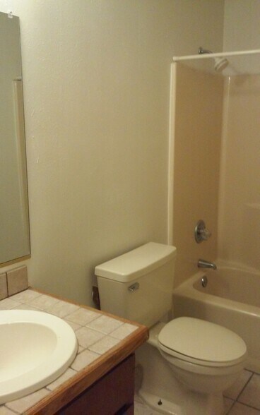 Main bathroom - 42 7th Ave